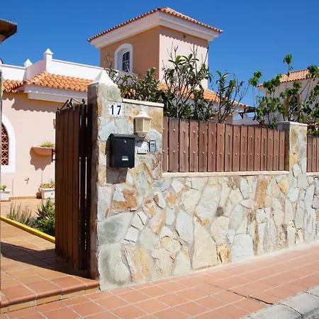 Villa Retro Villa Vergel - With Solar Heated Pool, Sauna, Jacuzzi, Spacious Work Desk&Wifi *