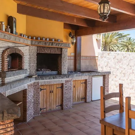 Villa Retro Villa Vergel - With Solar Heated Pool, Sauna, Jacuzzi, Spacious Work Desk & Wifi