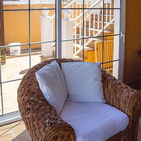 Retro Villa Vergel - With Solar Heated Pool, Sauna, Jacuzzi, Spacious Work Desk & Wifi *