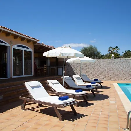 Villa Retro Villa Vergel - With Solar Heated Pool, Sauna, Jacuzzi, Spacious Work Desk & Wifi