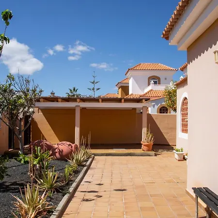 Villa Retro Villa Vergel - With Solar Heated Pool, Sauna, Jacuzzi, Spacious Work Desk & Wifi
