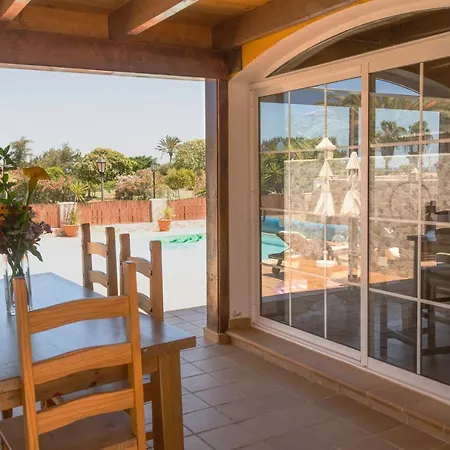 Retro Villa Vergel - With Solar Heated Pool, Sauna, Jacuzzi, Spacious Work Desk & Wifi Villa