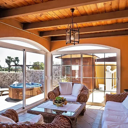 Villa Retro Villa Vergel - With Solar Heated Pool, Sauna, Jacuzzi, Spacious Work Desk & Wifi